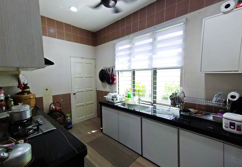 Puncak Pinggiran Putra