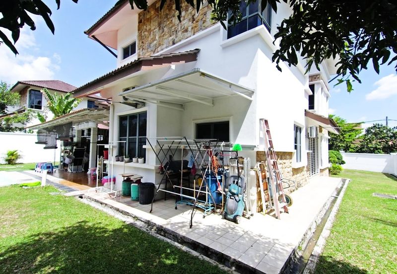 Puncak Pinggiran Putra