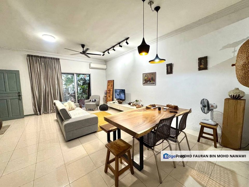Pulau Angsa Shah Alam 2 Storey Terrace RENOVATED UNIT Shah Alam For Sale, Selangor, Shah Alam