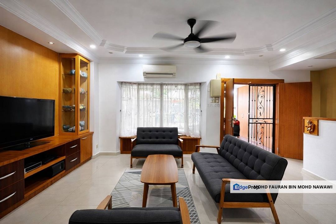 Villa Rimbawan Seri Kembangan 2 Storey Semi D House RENOVATED Seri Kembangan For Sale, Selangor, Puchong South