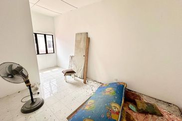 SL 10, Bandar Sungai Long