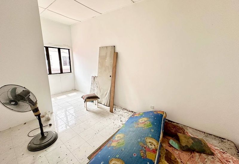 SL 10, Bandar Sungai Long