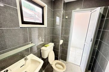 SL 10, Bandar Sungai Long