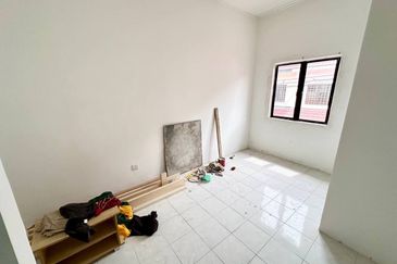 SL 10, Bandar Sungai Long