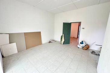 SL 10, Bandar Sungai Long