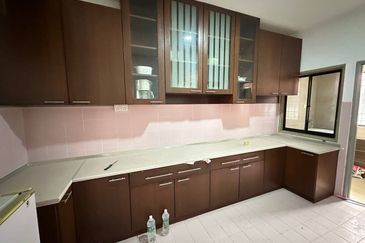 SL 10, Bandar Sungai Long