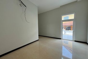  Bukit Jelutong 2 Storey Bungalow RENOVATED Bukit Jelutong For Sale