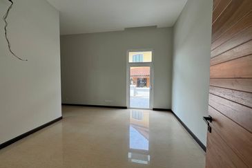  Bukit Jelutong 2 Storey Bungalow RENOVATED Bukit Jelutong For Sale