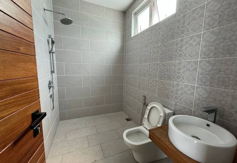  Bukit Jelutong 2 Storey Bungalow RENOVATED Bukit Jelutong For Sale