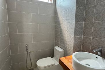  Bukit Jelutong 2 Storey Bungalow RENOVATED Bukit Jelutong For Sale