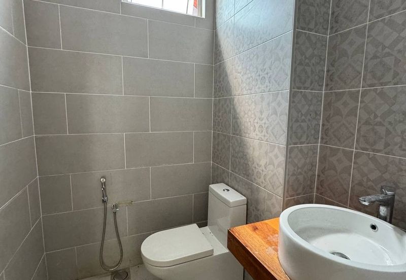  Bukit Jelutong 2 Storey Bungalow RENOVATED Bukit Jelutong For Sale