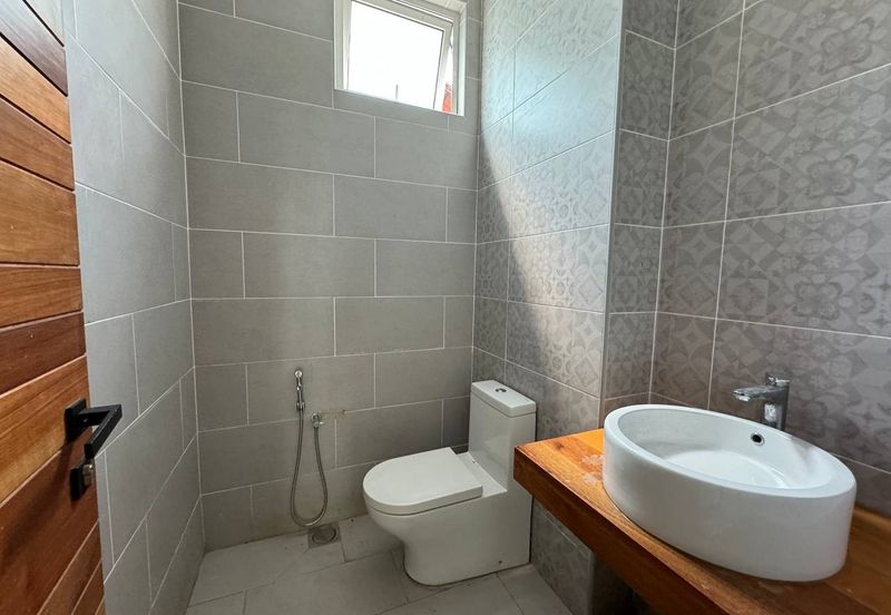  Bukit Jelutong 2 Storey Bungalow RENOVATED Bukit Jelutong For Sale