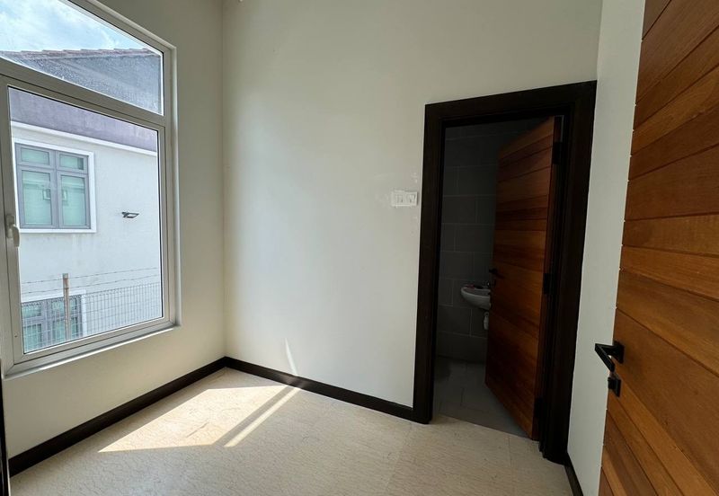  Bukit Jelutong 2 Storey Bungalow RENOVATED Bukit Jelutong For Sale