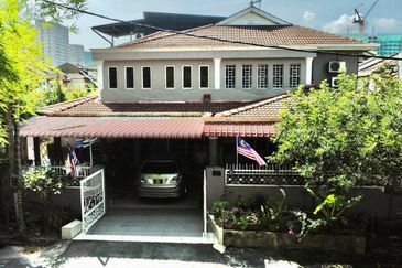 Bandar Tasik Selatan 2 Storey (CORNER LOT) Kuala Lumpur For Sale