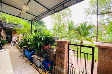 Bukit Jelutong 2 Storey Terrace CORNER LOT+RENOVATED Bukit Jelutong For Sale