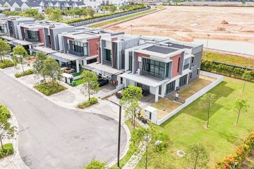 Lucent Residence @ twentyfive.7