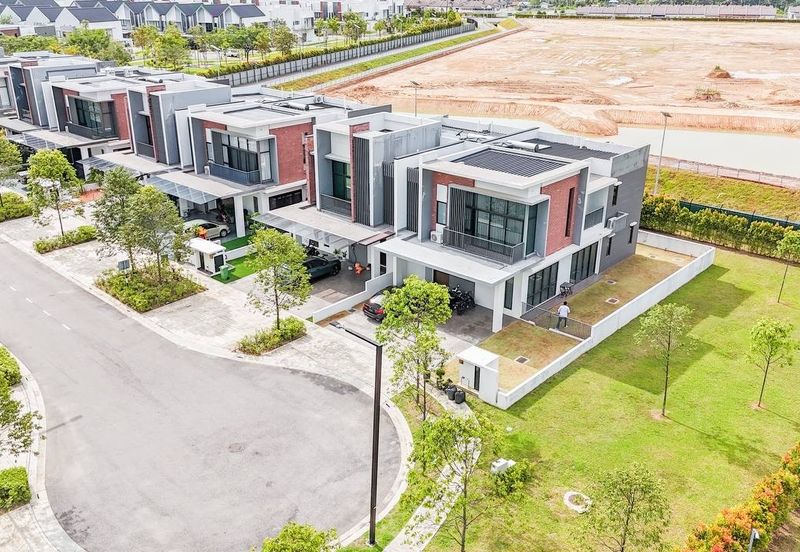 Lucent Residence @ twentyfive.7