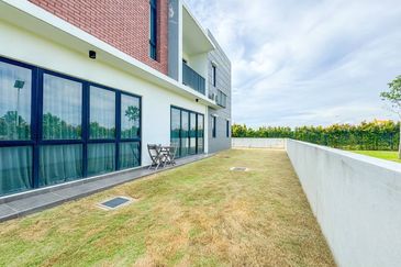 Lucent Residence @ twentyfive.7