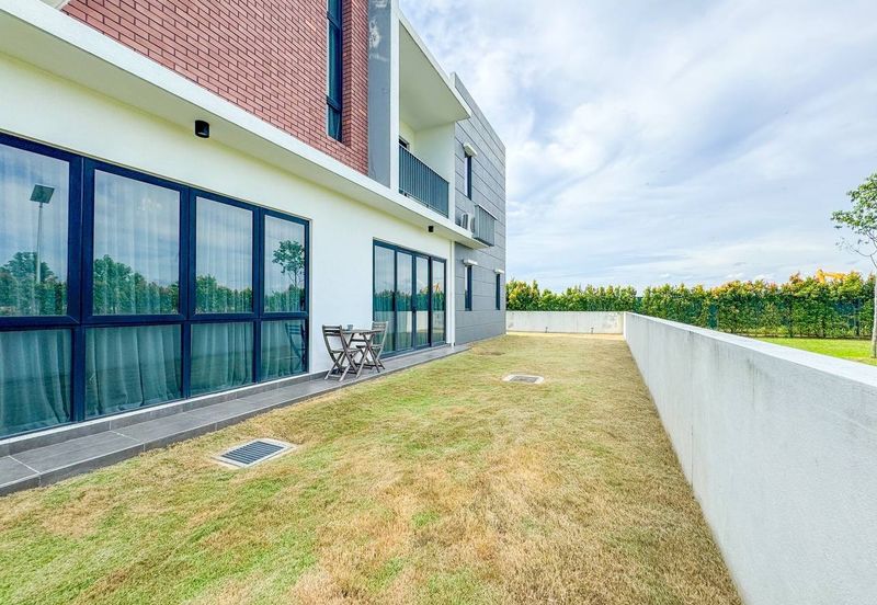 Lucent Residence @ twentyfive.7