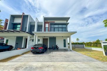 Lucent Residence @ twentyfive.7