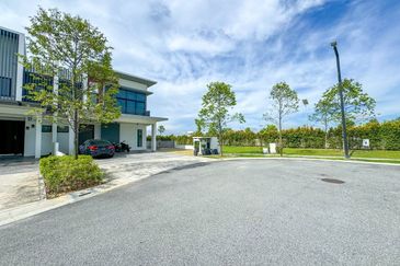 Lucent Residence @ twentyfive.7