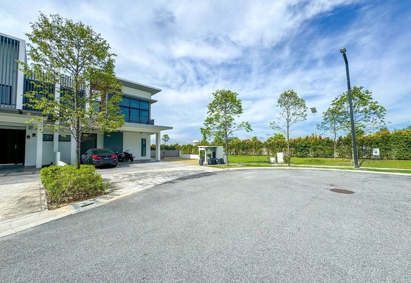 Lucent Residence @ twentyfive.7