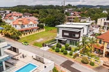  Bukit Jelutong 2 Storey Bungalow RENOVATED Bukit Jelutong For Sale