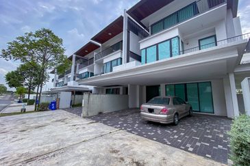 Duta Villa, Setia Alam