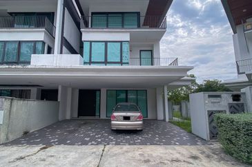 Duta Villa, Setia Alam