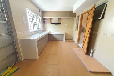 Taman Pinggiran Putra