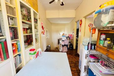 Jalan Anggerik Doritis 31/142