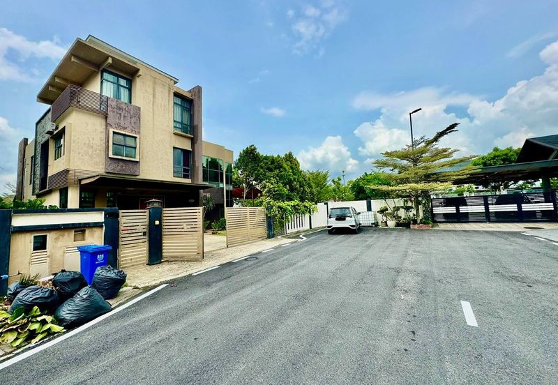 Kristal Court, Seksyen 7