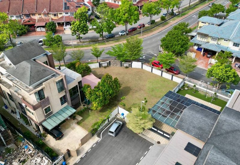 Kristal Court, Seksyen 7