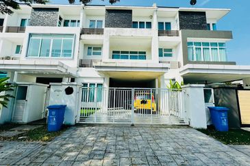 Lagenda Waterfront Homes