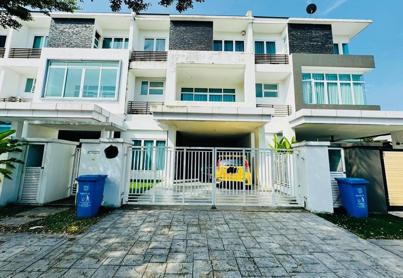 Lagenda Waterfront Homes