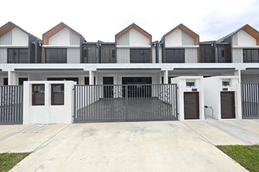 Serenia Anisa Phase 1