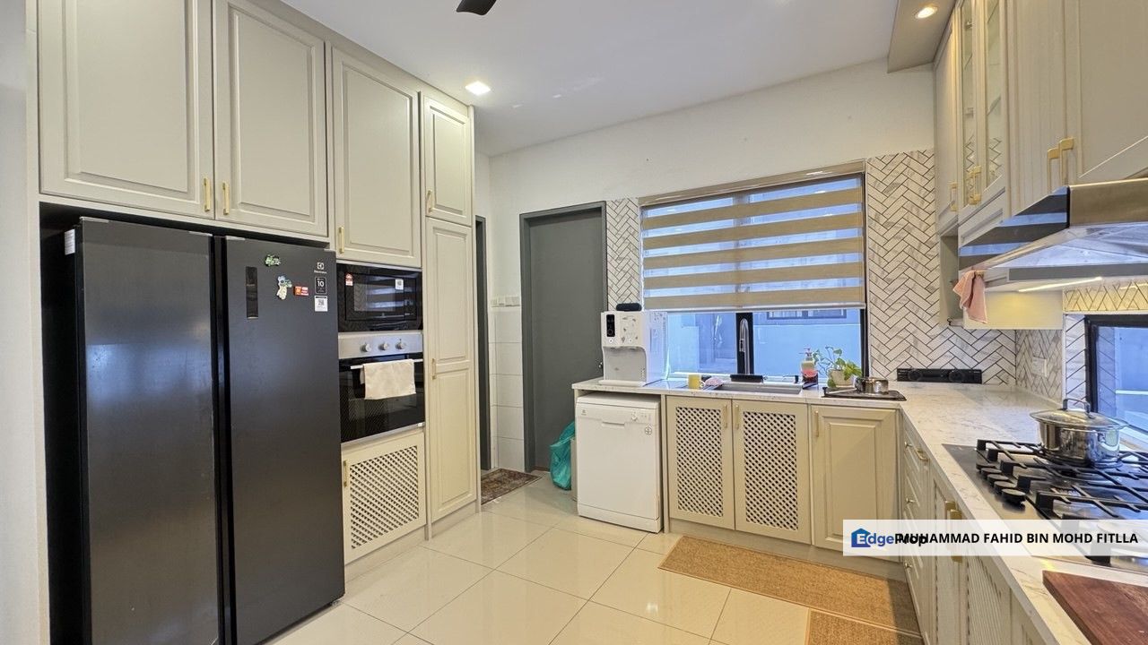 Residensi Lambaian Dua Double Storey (CORNER FULLY FURNISHED) Bangi, Selangor, Kajang