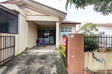 Taman Seroja, Bandar Baru Salak Tinggi