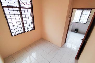 Taman Seroja, Bandar Baru Salak Tinggi