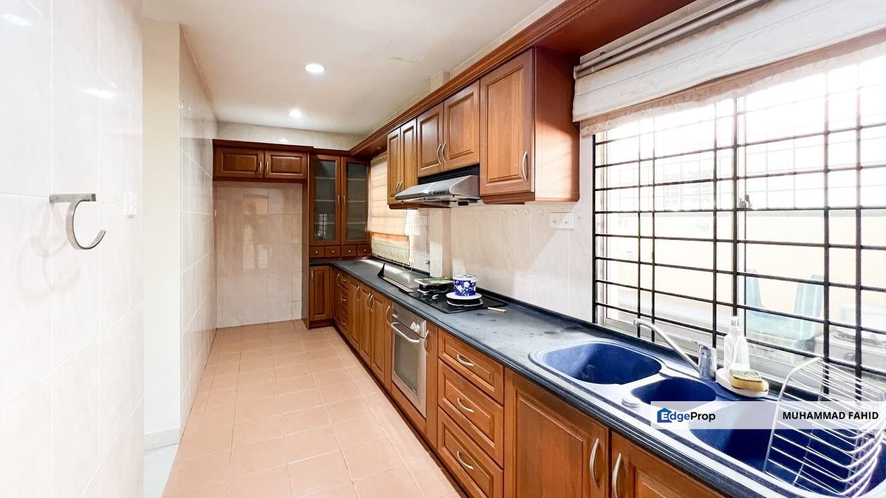 Puncak Perdana Double Storey Townhouse (RENOVATED) Seksyen U10 Shah Alam, Selangor, Shah Alam