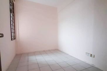 FREEHOLD Ground Floor Pangsapuri Balai Panjang Malim Jaya Melaka Town CHAN 0105280170 FOR SALE@RM180,000 (Price Negotiable)