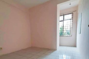 FREEHOLD Ground Floor Pangsapuri Balai Panjang Malim Jaya Melaka Town CHAN 0105280170 FOR SALE@RM180,000 (Price Negotiable)