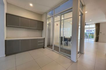 Gated Guarded 3 STY Laman Klebang Besar Limbongan Melaka Town Area CHAN 0105280170  FOR SALE@RM 889,000