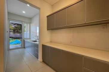 Gated Guarded 3 STY Laman Klebang Besar Limbongan Melaka Town Area CHAN 0105280170  FOR SALE@RM 889,000