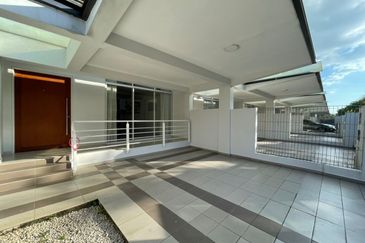 Gated Guarded 3 STY Laman Klebang Besar Limbongan Melaka Town Area CHAN 0105280170  FOR SALE@RM 889,000