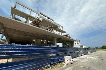 Kampung Enam 2 Storey Semi D Bachang Melaka Tengah