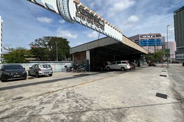 Jalan Kubu Hang Tuah Jaya Corner Werehouse Facing Main Road Ong Kim Wee Melaka Town