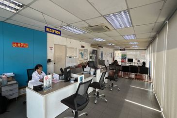 Jalan Kubu Hang Tuah Jaya Corner Werehouse Facing Main Road Ong Kim Wee Melaka Town