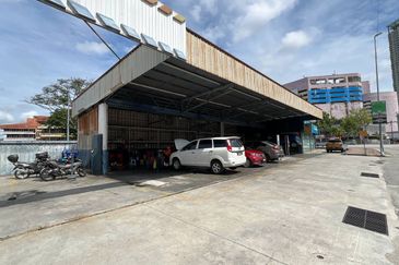 Jalan Kubu Hang Tuah Jaya Corner Werehouse Facing Main Road Ong Kim Wee Melaka Town