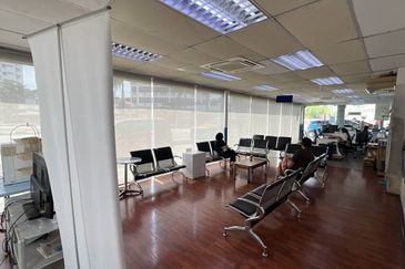 Jalan Kubu Hang Tuah Jaya Corner Werehouse Facing Main Road Ong Kim Wee Melaka Town